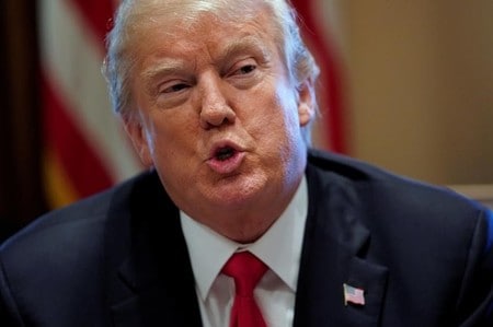 　５月２３日、トランプ米大統領（写真）は、犯罪組織「ＭＳ１３（マラ・サルバトルチャ）」のメンバーが米国に不法入国するのを阻止する対策を講じていない諸外国に対し、経済支援を削減する計画を進めていると警告した。写真はワシントンで１月撮影（２０１８年　ロイター／Jonathan Ernst）