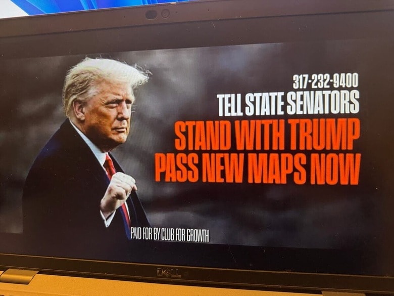 トランプ支持を訴える保守系非営利団体の新たな広告（写真はパソコン画面上の映像）（11月11日、インディアナ州インディアナポリス）　USA TODAY Network via Reuters Connect