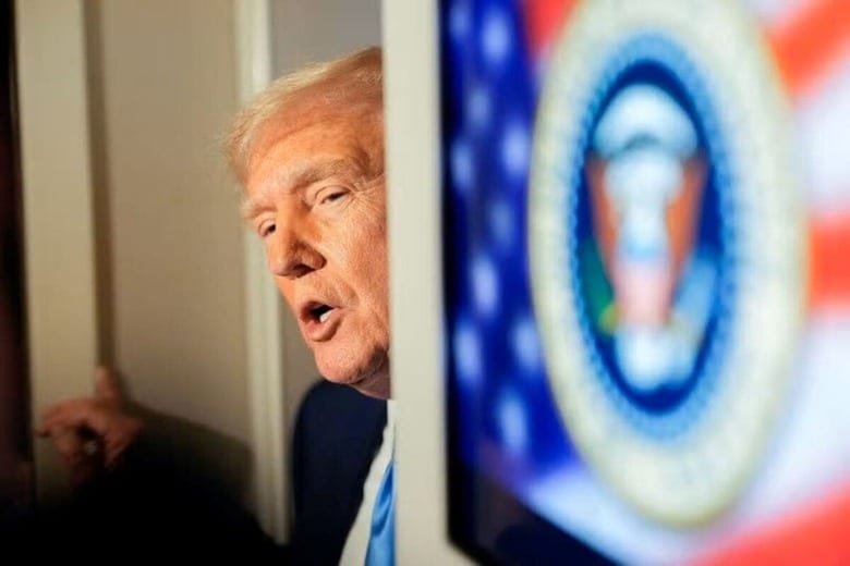 トランプ米大統領の相互関税を受けた世界的な貿易戦争が４月７日、一段と激化した。６日、メリーランド州のアンドリュース空軍基地で撮影（２０２５年　ロイター/Kent Nishimura）