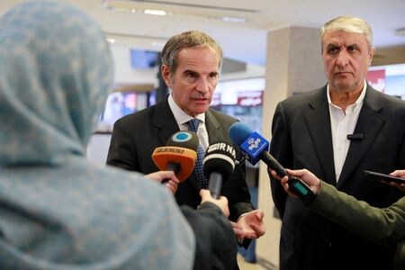 　５月２８日、国際原子力機関（ＩＡＥＡ）のグロッシ事務局長（写真）はイランが米国との核合意を目指して協議を進めていることに関し、合意には「ＩＡＥＡのしっかりした非常に強固な査察」が前提条件になるべきだとの考えを示した。写真は４月、テヘランで撮影。提供写真（２０２５年　ロイター/ Iranian Atomic Organisation/WANA）