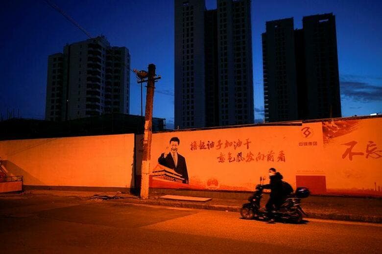 中国当局の17日の発表によると、中国本土の新型コロナウイルスの新たな感染者は16日に21人と、前日の16人から増加した。写真は3月16日、上海中心部で撮影（2020年　ロイター/Aly Song）