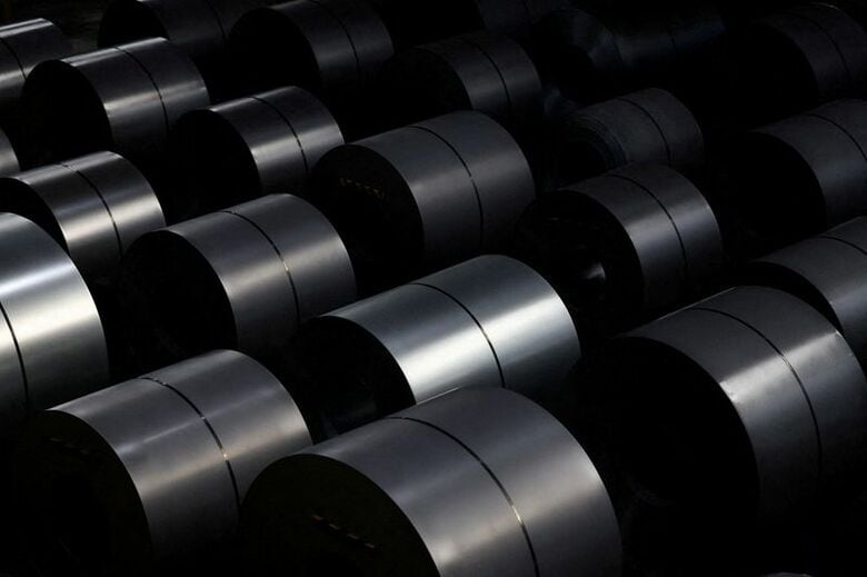 写真はティッセンクルップの製鉄工場。2025年11月、独デュイスブルクで撮影。 REUTERS/Leon Kuegeler
