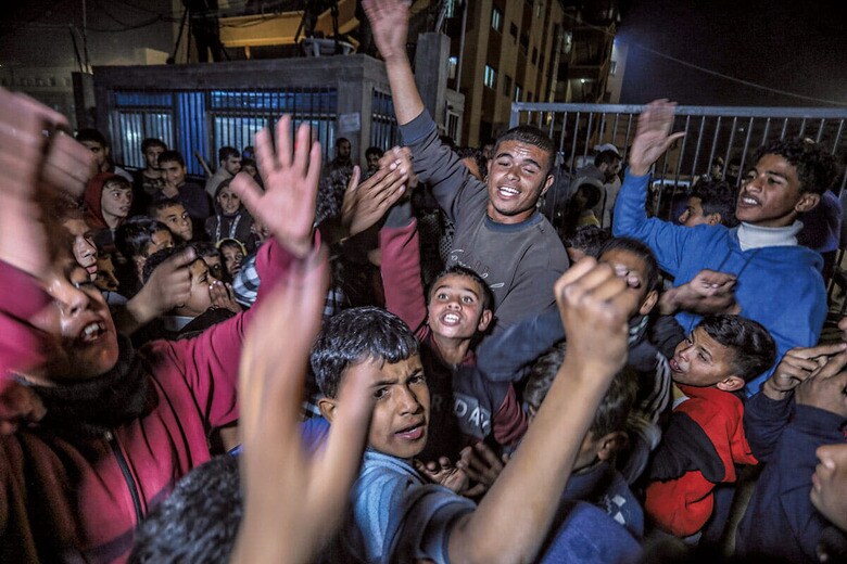 停戦合意を喜ぶガザ市民　ABED RAHIM KHATIBｰANADOLU/GETTY IMAGES
