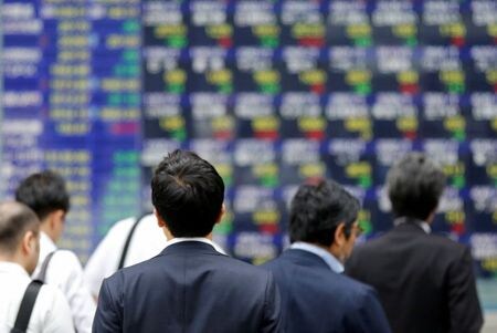 　４月２０日、東京株式市場で日経平均株価は急反落した。写真は都内で２０１７年９月撮影（２０２１年　ロイター／Toru Hanai）