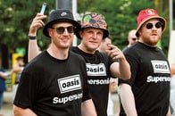 「オアシス再結成ライブ」に見えた、男の安息地――ノスタルジアがひらく親密さと可能性【note限定公開記事】