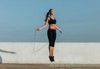 縄跳びで本気のエクササイズ、海外SNSでブームに　米では売れ行き3〜4倍に