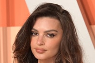 【写真】「なぜ削除されないのか」「うんざりする...」エミリー・ラタコウスキーの「目のやり場に困る」姿にネット困惑