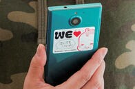 赤ちゃん「泣いてもいいよ」は口で言おう──ステッカーまかせで失われる自然なコミュニケーション