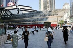 高級ブランドの第3四半期決算、低調の公算　中国課税強化が逆風