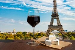フランス文化の中核であるワインを、フランスの若者が飲まなくなっている！　選ばれたのは…？