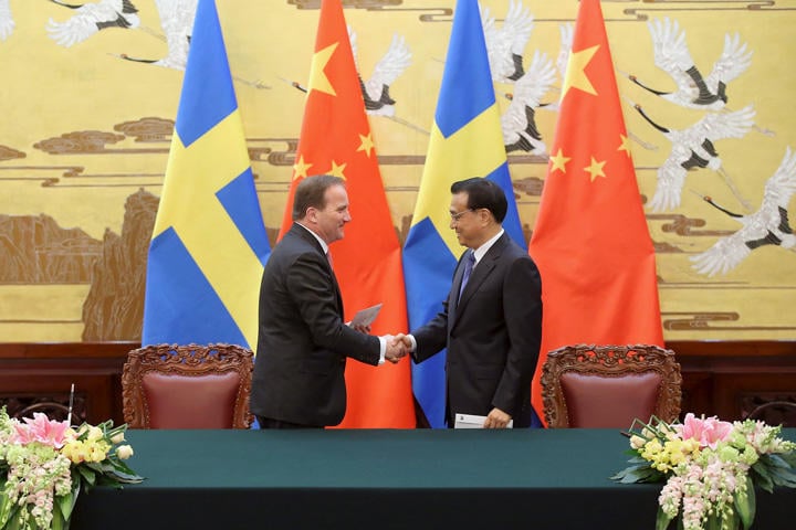 中国の李克強首相とスウェーデンのステーファン・ルヴェーン首相（2015年）　Feng Li-REUTERS