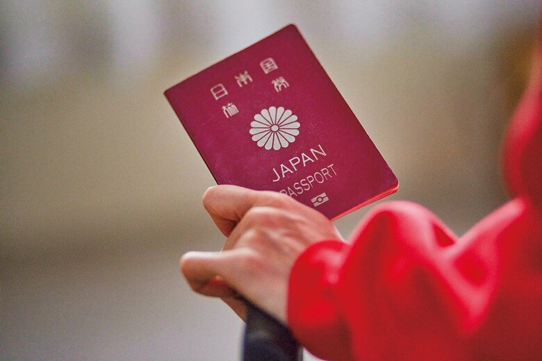 日本人でパスポートを持っている人は5人に1人以下　WEST_PHOTO/SHUTTERSTOCK