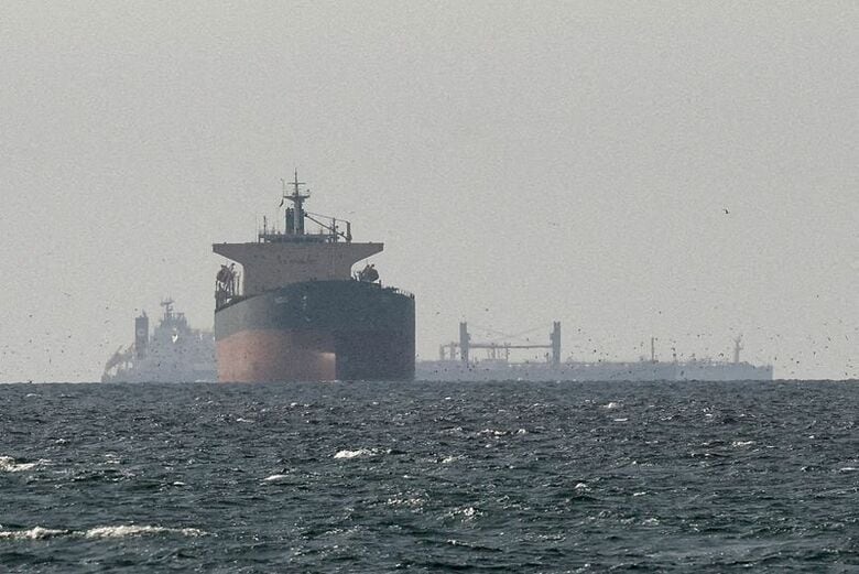 ホルムズ海峡付近で3月撮影　 REUTERS/Stringer/File Photo
