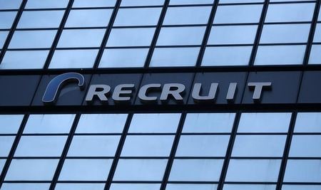 　５月９日　リクルートホールディングスは９日、２０２６年３月期通期の連結営業利益（国際会計基準）が前年比１０．１％増の５４００億円になる見通しを発表した。写真はリクルートのロゴ。２０１４年９月、都内で撮影（２０２５年　ロイター／Yuya Shino）