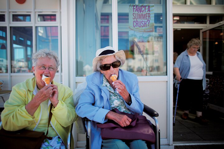 家庭や配偶者から解放された女性たちはどんどんハッピーになる　PETER MACDIARMID／GETTY IMAGES