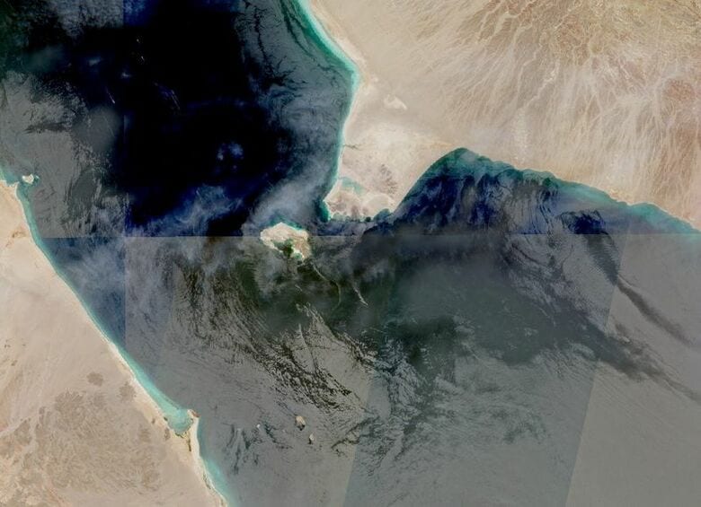 紅海への入り口となるバブ・エル・マンデブ海峡の衛星画像、7月12日の提供写真 Nasa Worldview/Handout via REUTERS