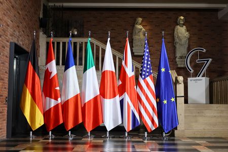 写真は主要７カ国（Ｇ７）の旗。2022年11月、ドイツ・ミュンスターで代表撮影。REUTERS