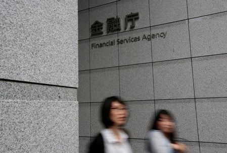 　４月１１日、金融庁の「金融仲介の改善に向けた検討会議」は、地域金融の課題と競争のあり方についての報告書を公表した。写真は昨年６月撮影（２０１８年　ロイター/Issei Kato）