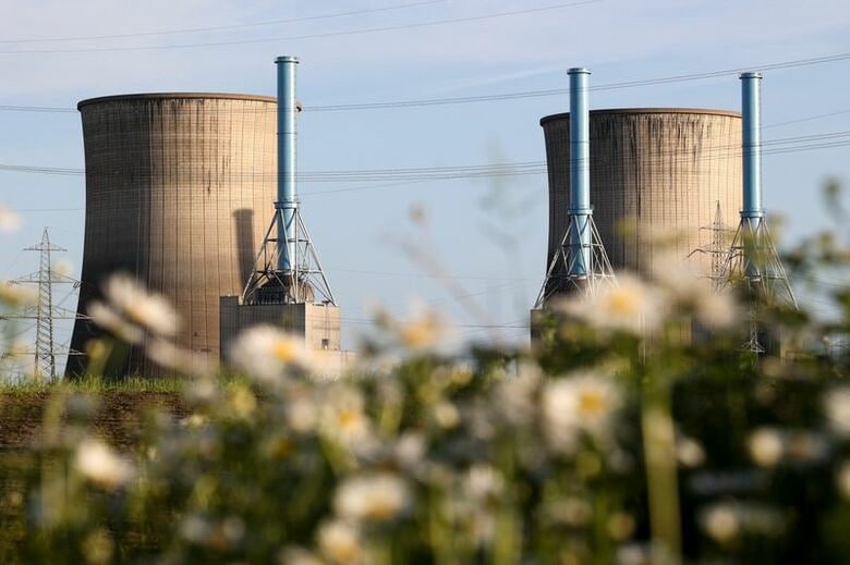写真はＲＷＥのガス火力発電所。ドイツのヴェルネで５月撮影。REUTERS/Leon Kuegeler