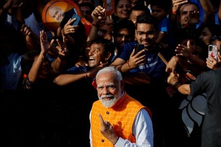 　５月７日、インド選挙管理委員会は、モディ首相率いる与党・インド人民党（ＢＪＰ）が投稿したアニメーション動画を削除するよう米交流サイトのＸに命じた。選挙活動中の首相、アフマダーバードで撮影（２０２４年　ロイター／Adnan Abidi）