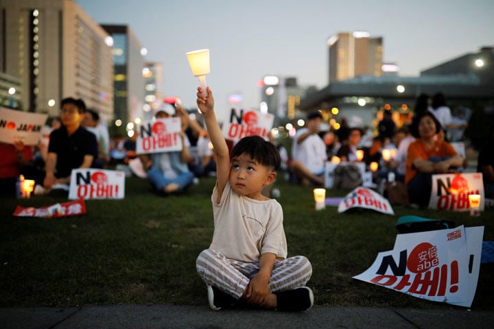 今夏ソウルで行われた反日集会。こじれた関係は修復できるのか　Kim Hong-Ji -REUTERS