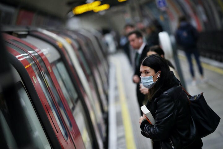 イギリス人はマスクをどう使ったらいいかよく分かっていない　Hannah Mckay-REUTERS