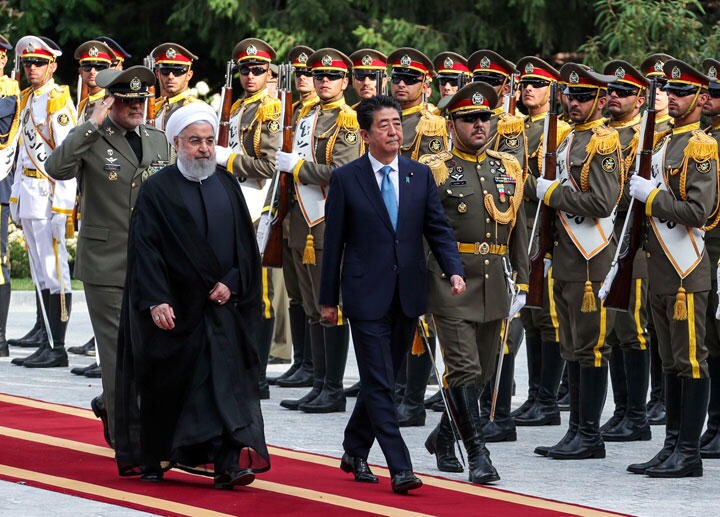 仲介役は果たせたのか？（6月12日、テヘランで安倍首相を歓迎する式典。隣りはイランのロウハニ大統領）　Official President website/REUTERS