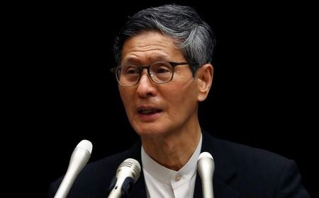 政府の新型コロナウイルス感染症対策分科会の尾身茂会長は１６日午前の衆院内閣委員会閉会中審査に出席し、ＧｏＴｏトラベル再考を含め、感染拡大防止には人の移動の停止が重要だと「再三」提唱してきたと述べた。写真は、２０２０年７月１０日に東京都内で開かれた記者会見で撮影。（２０２０年　ロイター／Issei Kato）