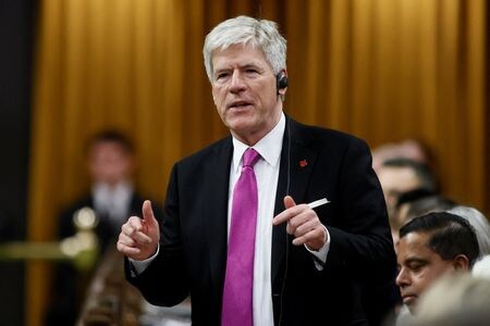 　２月１８日、カナダとウクライナは、パリで行われた会合で戦略的エネルギーパートナーシップに合意した。写真はカナダのホジソン・エネルギー相。２０２５年１１月、カナダのオタワで撮影（２０２６年　ロイター/Blair Gable）