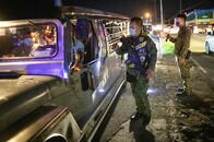 ロックダウン違反者を警備員が射殺　過剰暴力と批判高まるフィリピン