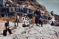 「3年ぶりに海外でお給仕できる」メイド姿の実力派ハードロックにギャップ萌え