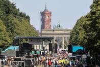 独ベルリンでマスク着用などの規制に抗議デモ　反ワクチン活動家や一部極右も参加、自由を主張