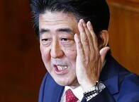 安倍首相が自民役員会で消費増税2年半延期を表明、異論出ず