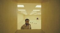 黄色い異世界で「二重の迷子」になる恐怖…今年最も話題のホラー映画『バックルームズ』