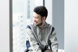 「AIは優等生でつまらない」…気鋭の作家・小川哲が語るAIの書く小説が人間を越えられない理由