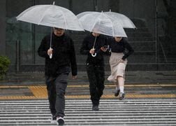 景気判断維持、中東情勢は「引き続き注視」　物価に影響＝6月月例報告