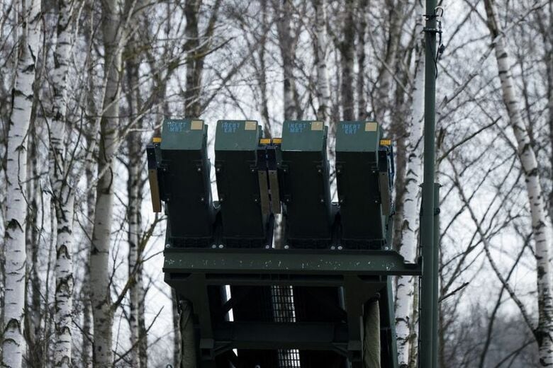 写真はパトリオットシステムの地対空ミサイル発射機。2024年12月18日、ポーランドで撮影。REUTERS/Kuba Stezycki