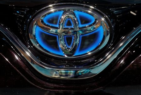 トヨタ自動車のインド現地法人は、ハイブリッド車の税率を引き下げるようインド政府に求めた。ハイブリッド車はガソリン車よりはるかに環境に優しいが、それに見合った政策上の扱いを受けていないと主張している。２０１９年１月インドで撮影（２０２３年　ロイター/Anushree Fadnavis）