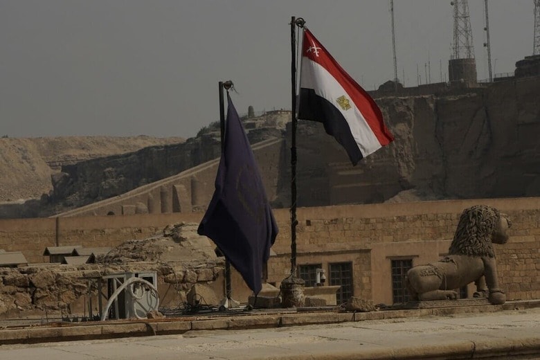 古代の繁栄を物語るエジプトの墓と金箔工芸品　ludovico di giorgi-Unsplash