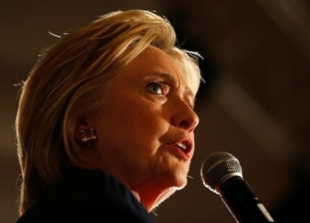 　６月３日、ロイター／イプソスが実施した最新の調査から、米大統領選の民主党・最有力候補であるヒラリー・クリントン氏（写真）が、共和党候補の指名をほぼ確実にしたドナルド・トランプ氏を支持率で１０％ポイント超引き離していることが明らかになった。カリフォルニア州で２日撮影（２０１６年　ロイター/Mike Blake）