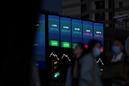 　１２月２日、中国人民銀行（中央銀行）は、国外の発行体が中国市場でパンダ債（人民元建て債券）を発行することを容易にするための措置を発表した。金融市場のさらなる開放を目指す。上海で１０月撮影（２０２２年　ロイター／Aly Song）