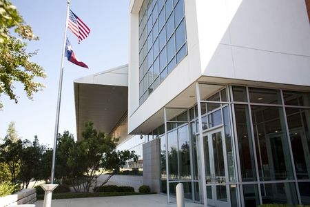 　    米テキサス州で電力網を運営する電気信頼性評議会（ＥＲＣＯＴ）は３日、ビル・マグネス最高経営責任者（ＣＥＯ）を解任した。写真はＥＲＣＯＴ本部、資料写真、２０１２年８月撮影（２０２１年　ロイター／Julia Robinson）