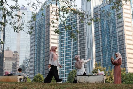 　５月２日、インドネシア統計局が発表した４月の消費者物価指数（ＣＰＩ）は前年同月比１．９５％上昇し、上昇率は８カ月ぶり高水準だった。ジャカルタで昨年７月撮影（２０２５年　ロイター／Ajeng Dinar Ulfiana）