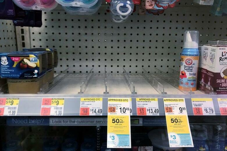 　３月８日、米当局は７日、新型コロナウイルスへの感染で新たに２人がワシントン州で死亡したと発表した。ニューヨークの薬局で撮影（２０２０年　ロイター／Carlo Allegri）