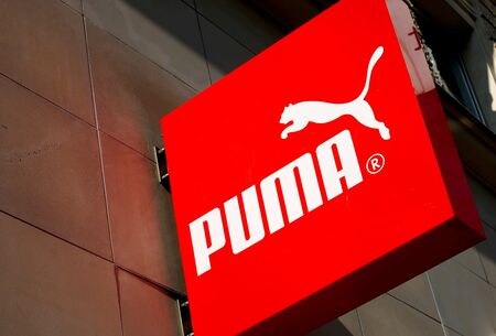 　５月３１日、独スポーツ用品大手のプーマは世界の卸売業者から来年の春夏物商品の受注を開始した。２０１６年３月、ウィーンで撮影（２０２２年　ロイター/Leonhard Foeger）