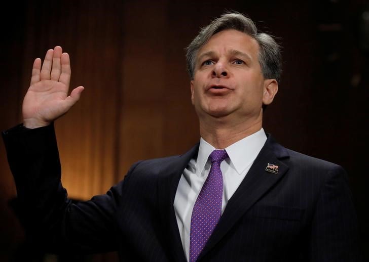 ７月１２日、トランプ米大統領が連邦捜査局（ＦＢＩ）長官に指名したクリストファー・レイ氏（写真）は、上院司法委員会の指名承認公聴会で証言し、大統領から独立して職務にあたり、ＦＢＩを政治的影響から守ることを約束した（２０１７年　ロイター/Carlos Barria）