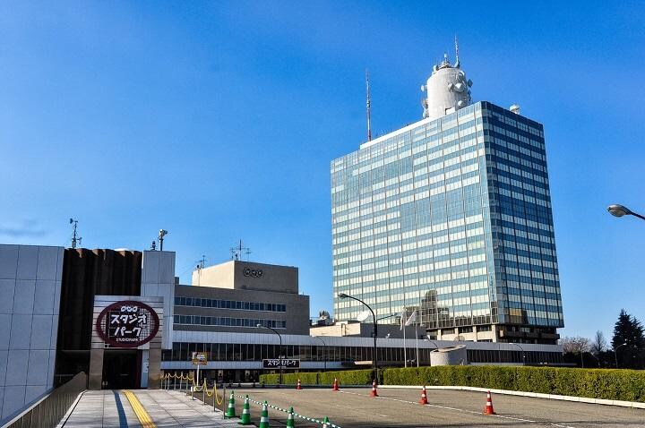 東京・代々木にあるNHK本社社屋（イメージ） egadolfo-iStock.
