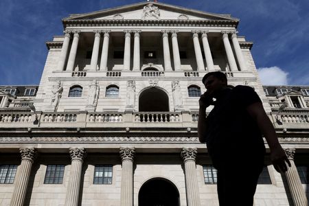 イングランド銀行（英中央銀行）は１日、政策金利を約１６年ぶりの高水準である５．２５％に据え置いた。２０２３年９月撮影（２０２４年　ロイター/Hollie Adams/File Photo）
