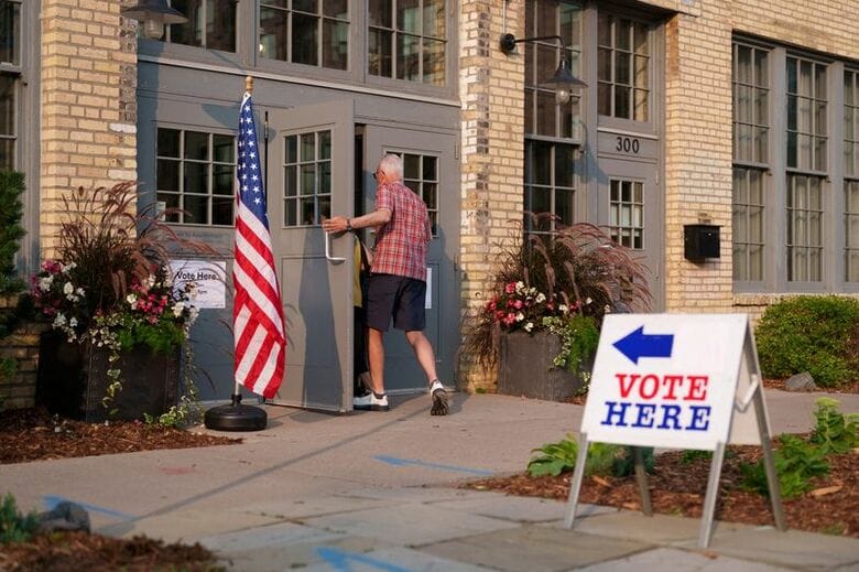 写真は米ミネソタ州ミネアポリスの予備選挙の投票所。8月11日に撮影。 REUTERS/Tim Evans