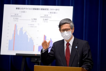 　６月１７日、ＮＨＫなどは１７日、政府の分科会の尾身茂会長ら専門家による東京五輪・パラリンピックに向けた提言案が判明したと報じた。首相官邸で２月撮影（２０２１年　ロイター／David Mareuil/Pool via REUTERS）